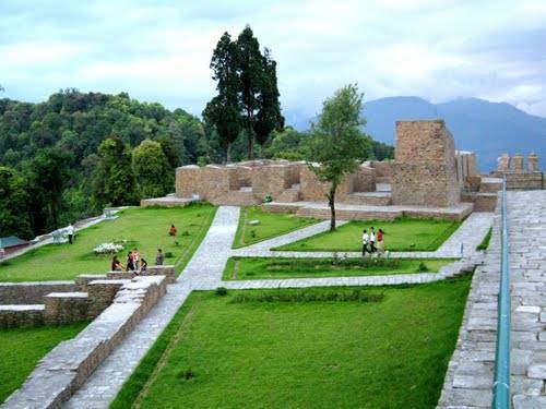 Darjeeling :- A Quick and Handy Travel