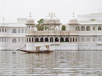 wholesale tour operator